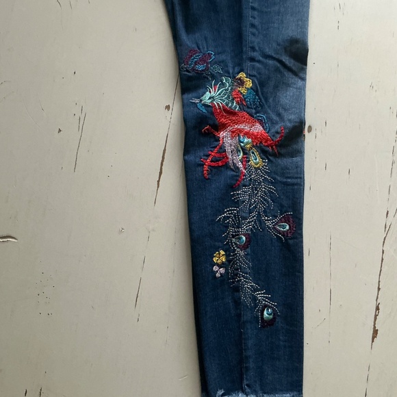 Free People Embroidered Bird Floral Raw Hem Mid Rise Jeans Boho SZ 28 - Picture 7 of 9